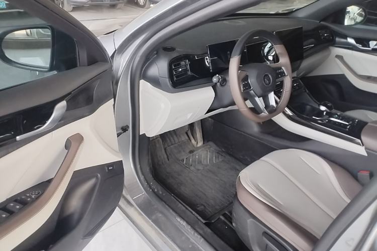 Used BYD Qin PLUS 2024 HONOR Edition DM-i 55KM Leading Model Driver Seat