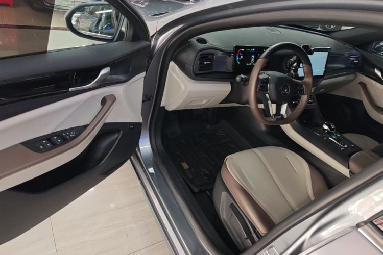 Used BYD Qin PLUS 2024 HONOR Edition DM-i 55KM Leading Model Driver Seat