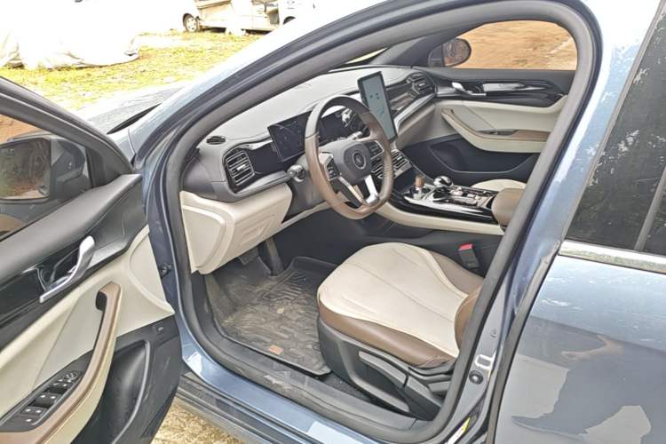 Used BYD Qin PLUS 2024 HONOR Edition DM-i 55KM Leading Model Driver Seat