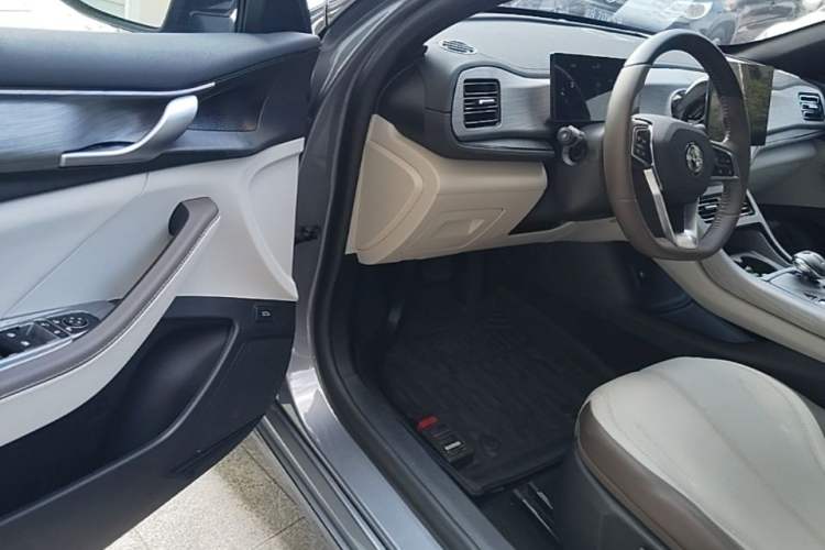 Used BYD Qin PLUS 2024 HONOR Edition DM-i 55KM Leading Model Driver Seat
