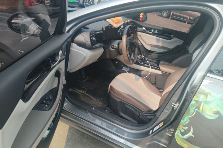 Used BYD Qin PLUS 2024 HONOR Edition DM-i 55KM Leading Model Driver Seat