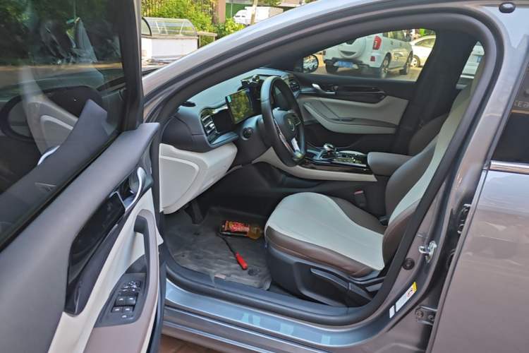 Used BYD Qin PLUS 2024 HONOR Edition DM-i 55KM Leading Model Driver Seat