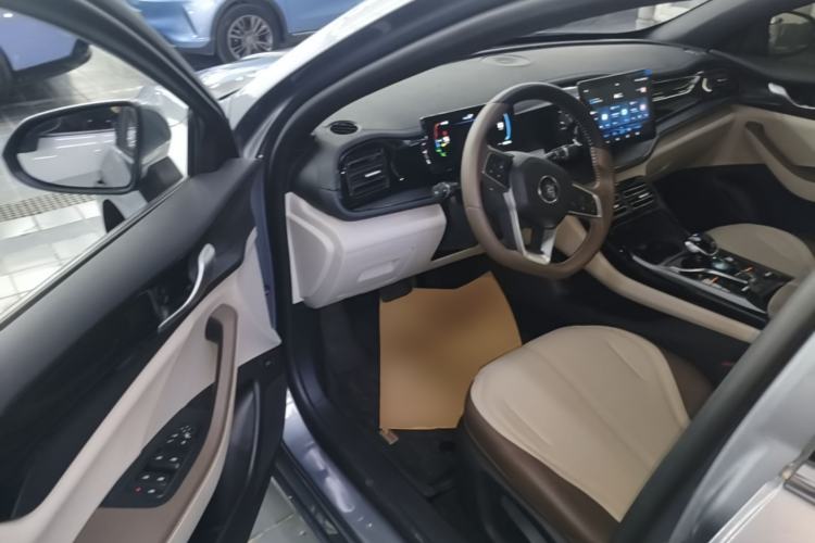 Used BYD Qin PLUS 2024 HONOR Edition DM-i 55KM Leading Model Driver Seat