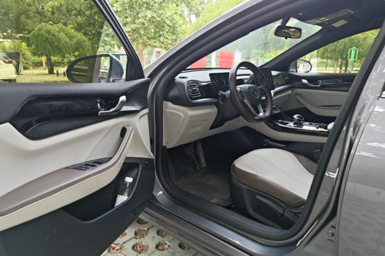 Used BYD Qin PLUS 2024 HONOR Edition DM-i 55KM Leading Model Driver Seat