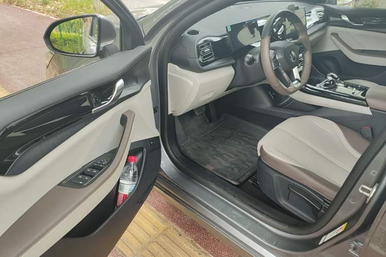 Used BYD Qin PLUS 2024 HONOR Edition DM-i 55KM Leading Model Driver Seat