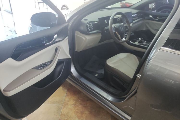 Used BYD Qin PLUS 2024 HONOR Edition DM-i 55KM Leading Model Driver Seat