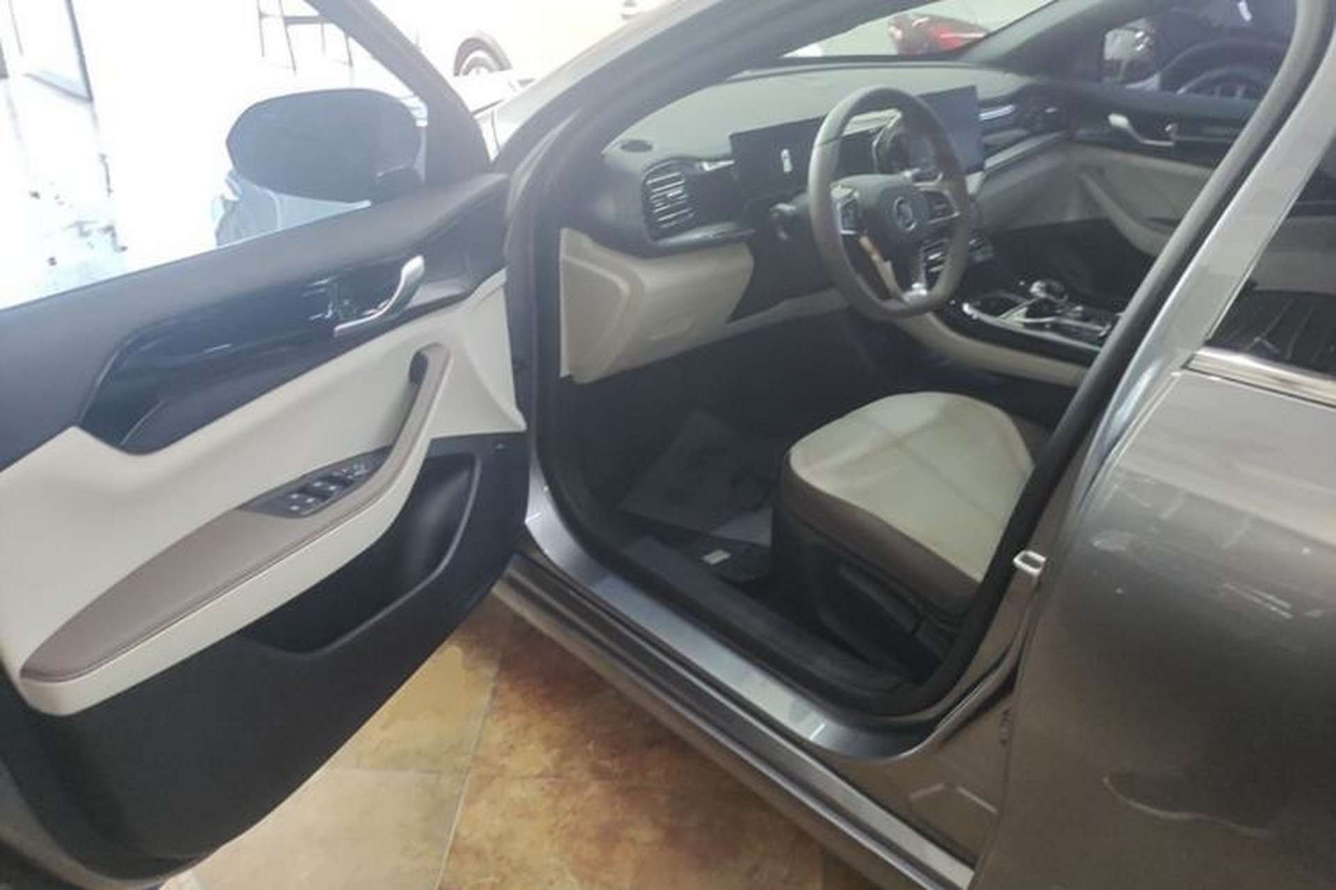 Used BYD Qin PLUS 2024 HONOR Edition DM-i 55KM Leading Model Driver Seat