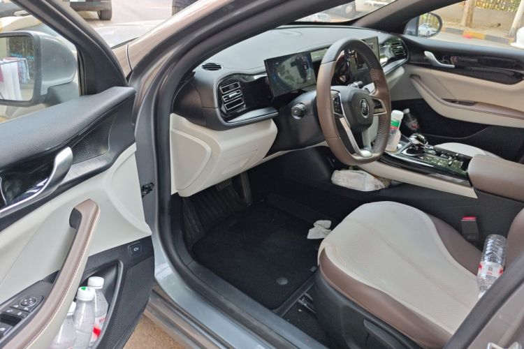 Used BYD Qin PLUS 2024 HONOR Edition DM-i 55KM Leading Model Driver Seat
