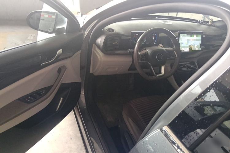 Used BYD Qin PLUS 2024 HONOR Edition DM-i 55KM Leading Model Driver Seat