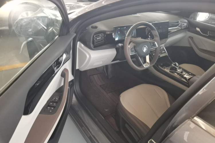 Used BYD Qin PLUS 2024 HONOR Edition DM-i 55KM Leading Model Driver Seat