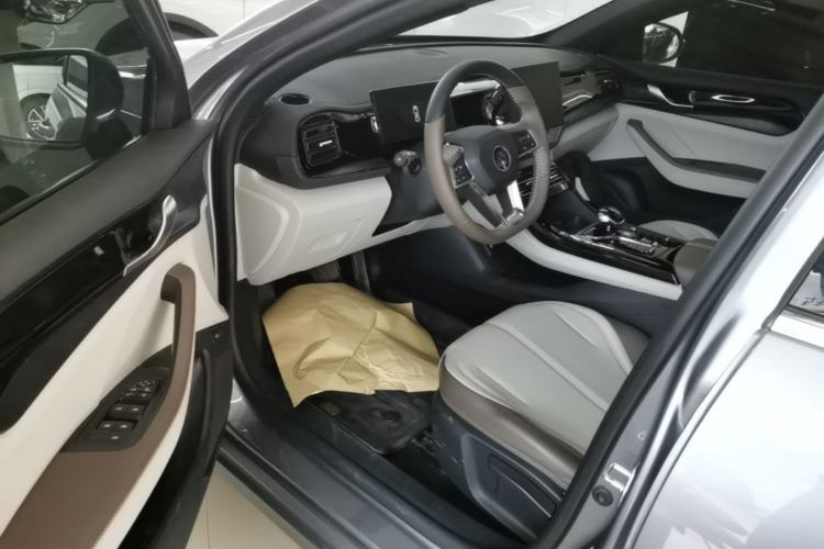 Used BYD Qin PLUS 2024 HONOR Edition DM-i 55KM Leading Model Driver Seat