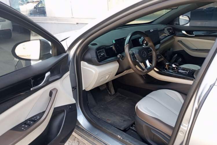 Used BYD Qin PLUS 2024 HONOR Edition DM-i 55KM Leading Model Driver Seat