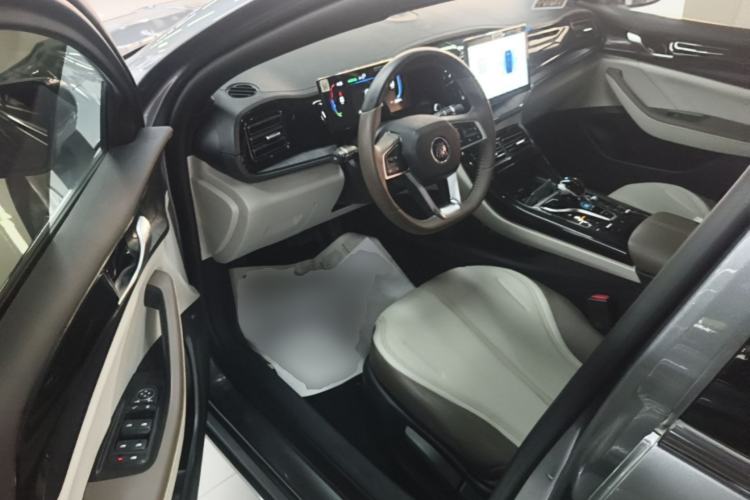 Used BYD Qin PLUS 2024 HONOR Edition DM-i 55KM Leading Model Driver Seat
