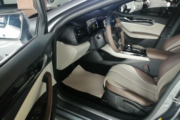Used BYD Qin PLUS 2024 HONOR Edition DM-i 55KM Leading Model Driver Seat