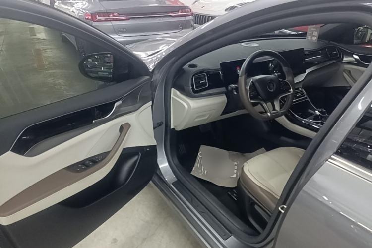 Used BYD Qin PLUS 2024 Honor Edition EV 420KM Leading Model Driver Seat