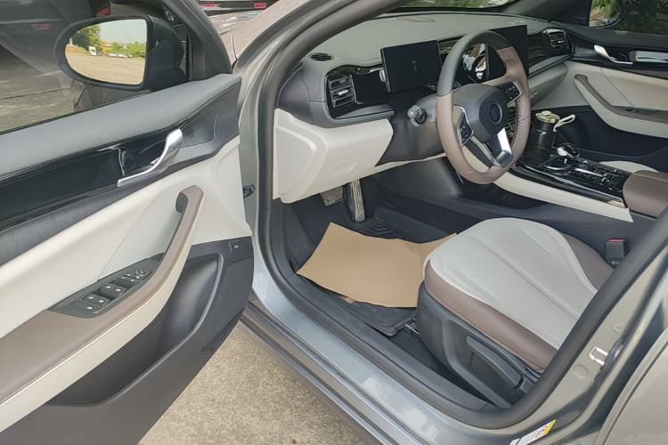 Used BYD Qin PLUS 2024 HONOR Edition DM-i 55KM Leading Model Driver Seat