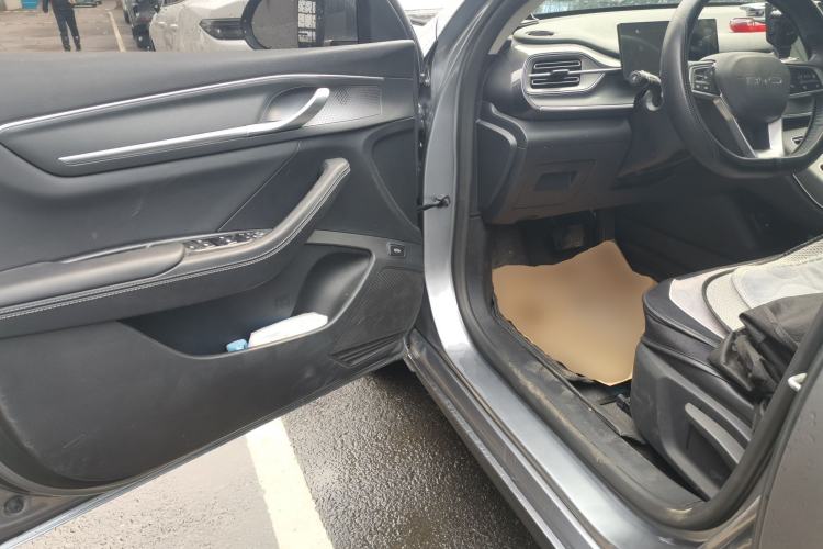 Used BYD Qin PLUS 2024 HONOR Edition DM-i 55KM Leading Model Driver Seat