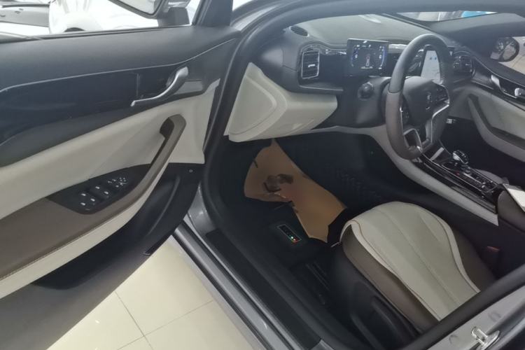 Used BYD Qin PLUS 2024 Honor Edition EV 420KM Leading Model Driver Seat