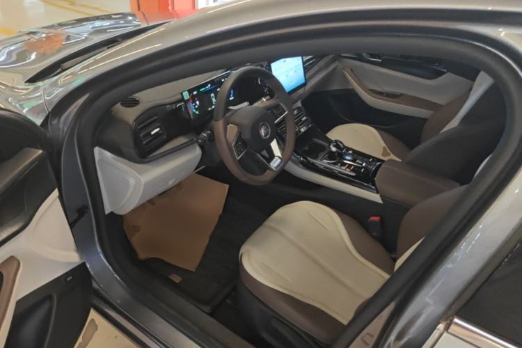 Used BYD Qin PLUS 2024 HONOR Edition DM-i 55KM Leading Model Driver Seat