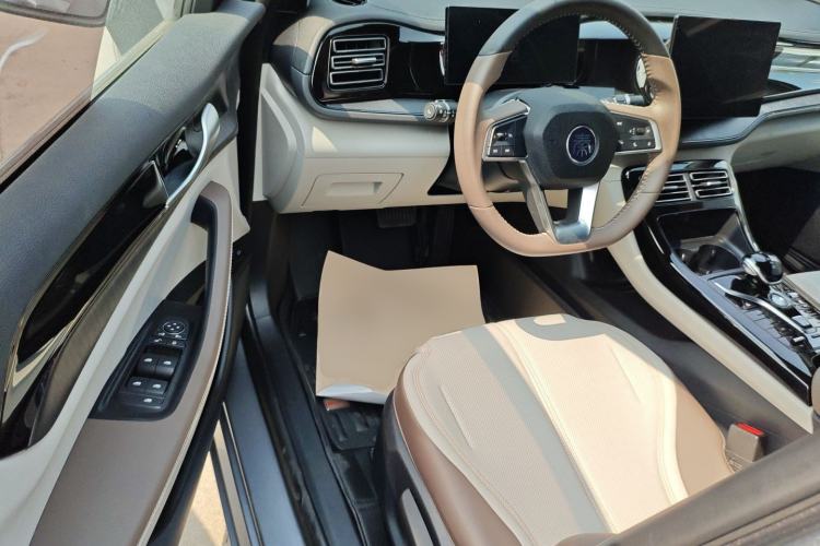 Used BYD Qin PLUS 2024 HONOR Edition DM-i 55KM Leading Model Driver Seat
