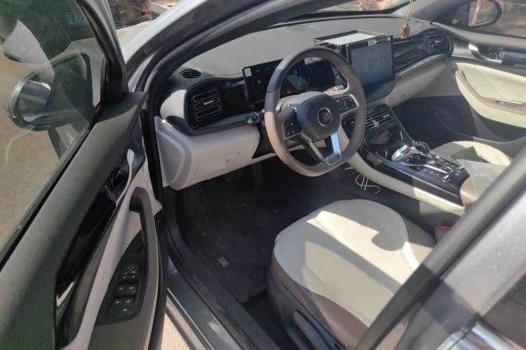 Used BYD Qin PLUS 2024 HONOR Edition DM-i 55KM Leading Model Driver Seat