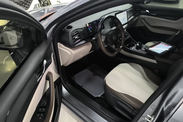 Used BYD Qin PLUS 2024 HONOR Edition DM-i 55KM Leading Model Driver Seat