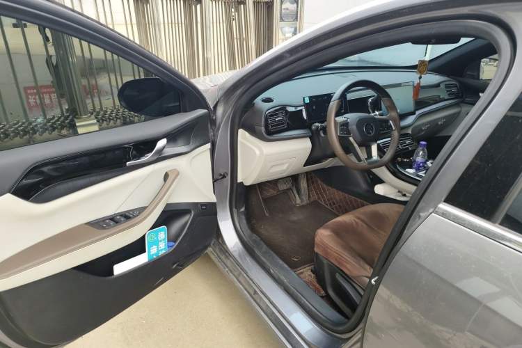 Used BYD Qin PLUS 2024 HONOR Edition DM-i 55KM Leading Model Driver Seat