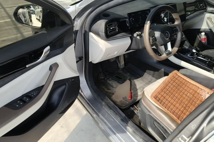 Used BYD Qin PLUS 2024 HONOR Edition DM-i 55KM Leading Model Driver Seat