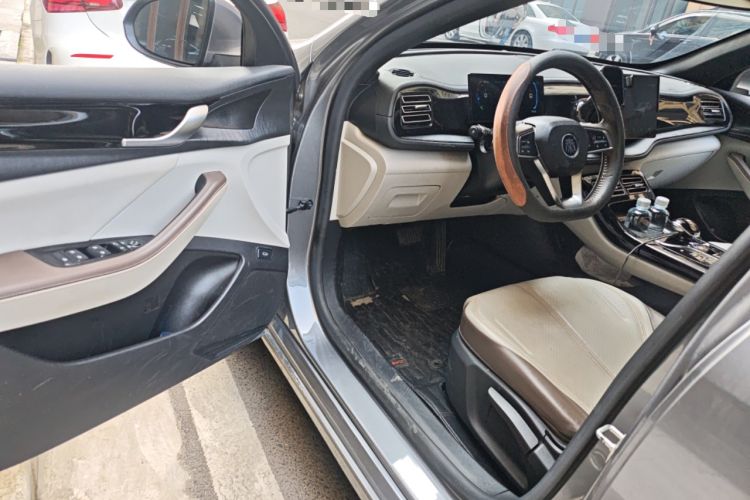 Used BYD Qin PLUS 2024 HONOR Edition DM-i 55KM Leading Model Driver Seat