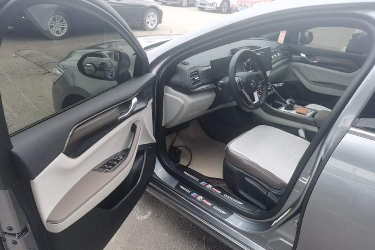 Used BYD Qin PLUS 2024 HONOR Edition DM-i 55KM Leading Model Driver Seat