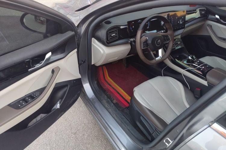 Used BYD Qin PLUS 2024 HONOR Edition DM-i 55KM Leading Model Driver Seat