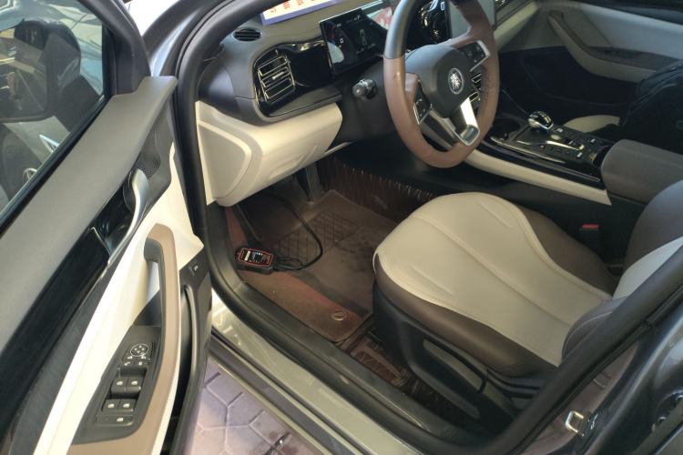 Used BYD Qin PLUS 2024 HONOR Edition DM-i 55KM Leading Model Driver Seat