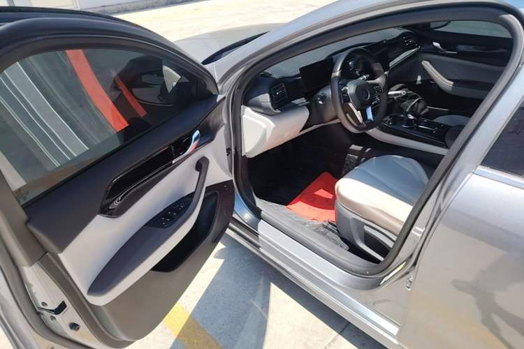 Used BYD Qin PLUS 2024 HONOR Edition DM-i 55KM Leading Model Driver Seat