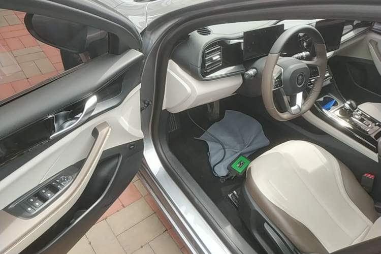 Used BYD Qin PLUS 2024 HONOR Edition DM-i 55KM Leading Model Driver Seat