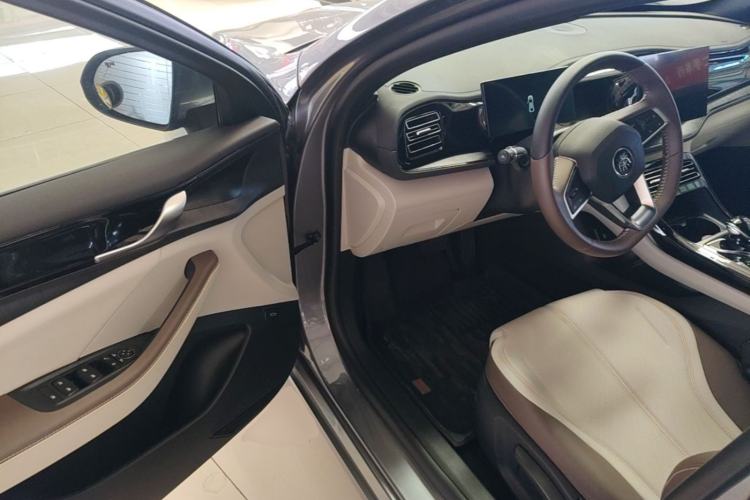 Used BYD Qin PLUS 2024 HONOR Edition DM-i 55KM Leading Model Driver Seat