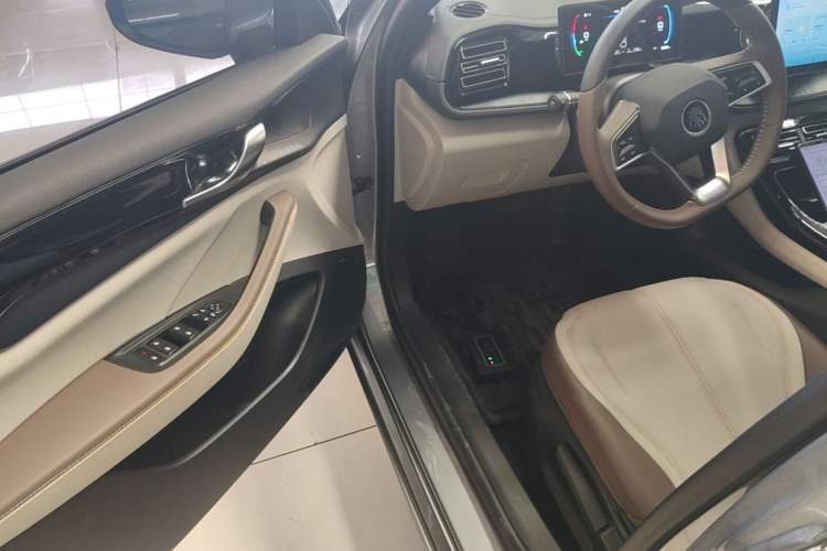 Used BYD Qin PLUS 2024 HONOR Edition DM-i 55KM Leading Model Driver Seat