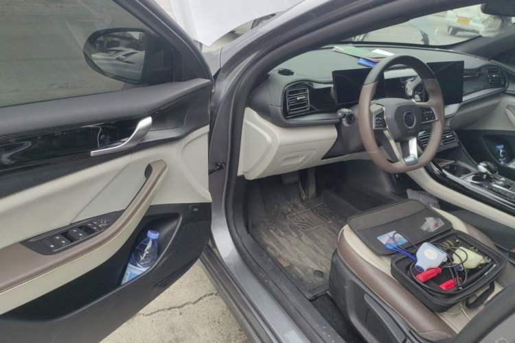 Used BYD Qin PLUS 2024 HONOR Edition DM-i 55KM Leading Model Driver Seat
