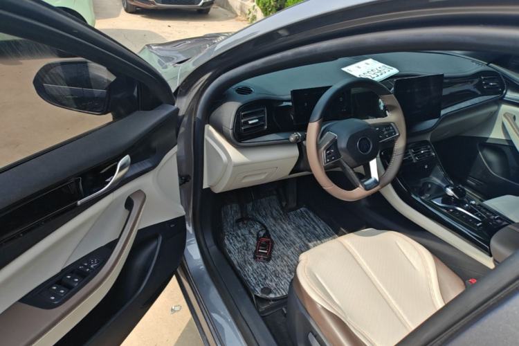 Used BYD Qin PLUS 2024 HONOR Edition DM-i 55KM Leading Model Driver Seat
