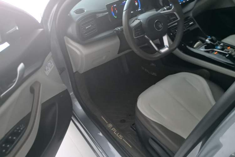Used BYD Qin PLUS 2024 HONOR Edition DM-i 55KM Leading Model Driver Seat