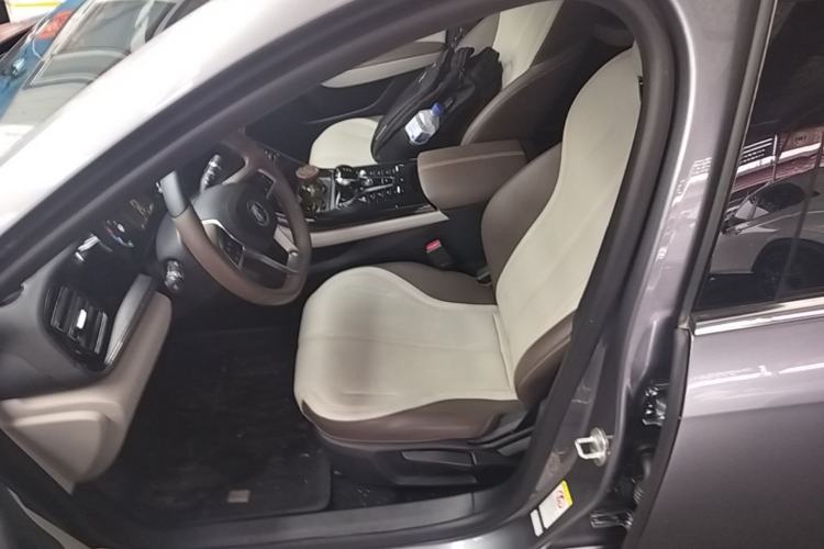 Used BYD Qin PLUS 2024 HONOR Edition DM-i 55KM Leading Model Driver Seat