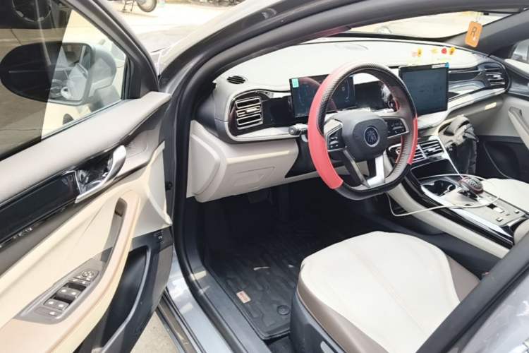 Used BYD Qin PLUS 2024 HONOR Edition DM-i 55KM Leading Model Driver Seat