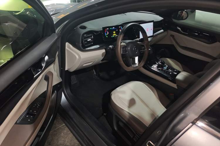 Used BYD Qin PLUS 2024 HONOR Edition DM-i 55KM Leading Model Driver Seat
