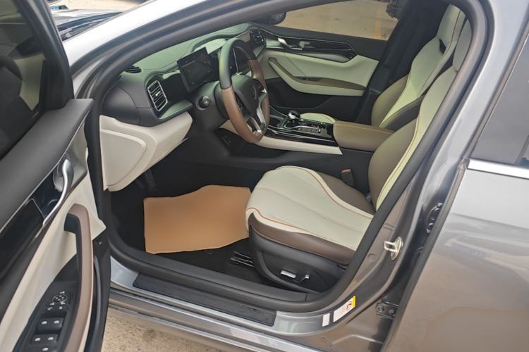 Used BYD Qin PLUS 2024 Honor Edition EV 420KM Beyond Model Driver Seat