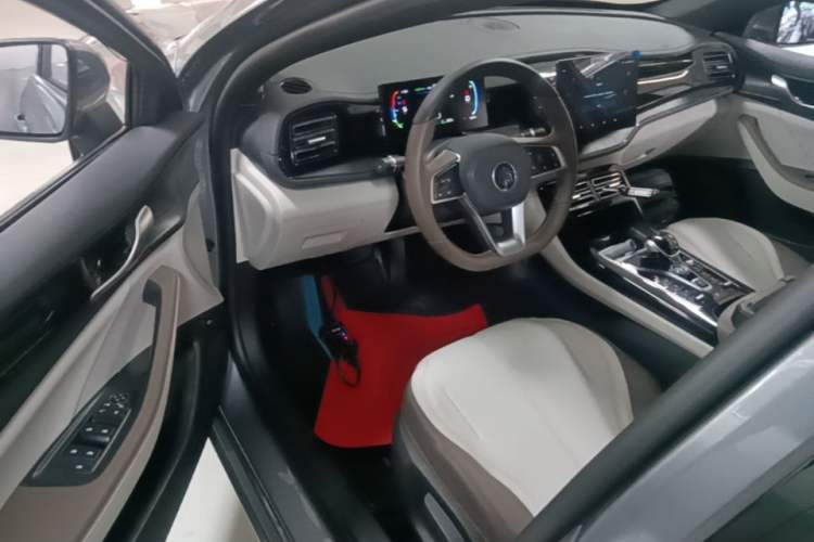 Used BYD Qin PLUS 2024 HONOR Edition DM-i 55KM Leading Model Driver Seat