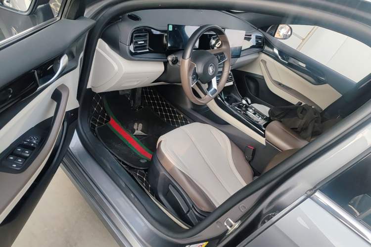 Used BYD Qin PLUS 2024 HONOR Edition DM-i 55KM Leading Model Driver Seat
