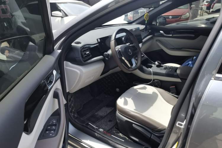 Used BYD Qin PLUS 2024 HONOR Edition DM-i 55KM Leading Model Driver Seat