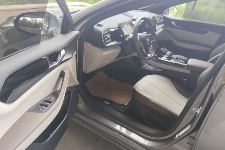 Used BYD Qin PLUS 2024 HONOR Edition DM-i 55KM Leading Model Driver Seat