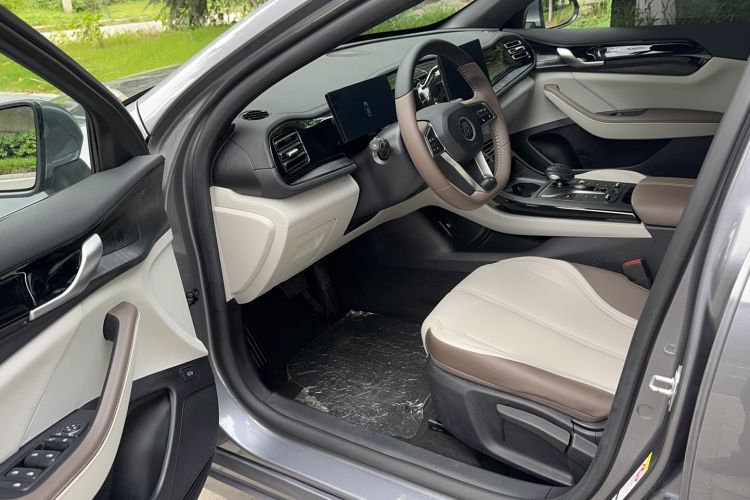 Used BYD Qin PLUS 2024 HONOR Edition DM-i 55KM Leading Model Driver Seat