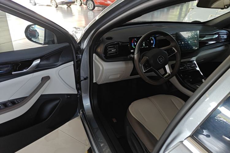Used BYD Qin PLUS 2024 HONOR Edition DM-i 55KM Leading Model Driver Seat