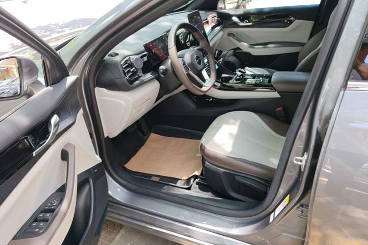 Used BYD Qin PLUS 2024 HONOR Edition DM-i 55KM Leading Model Driver Seat